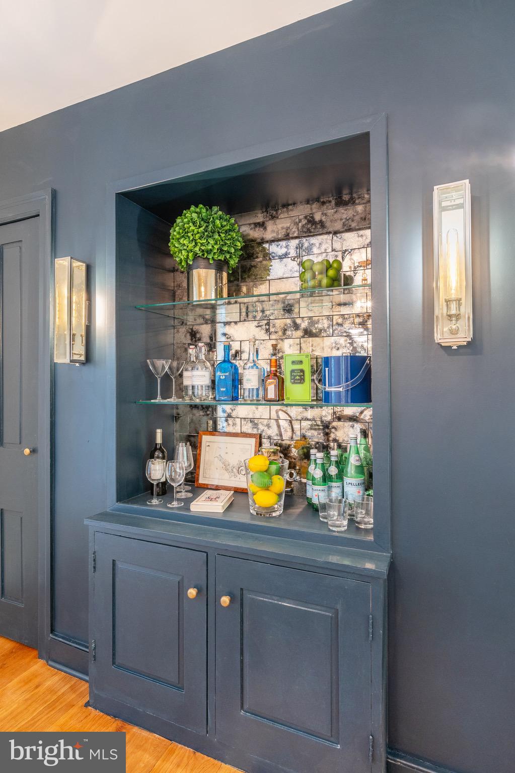 CHESTNUT HILL - Residential