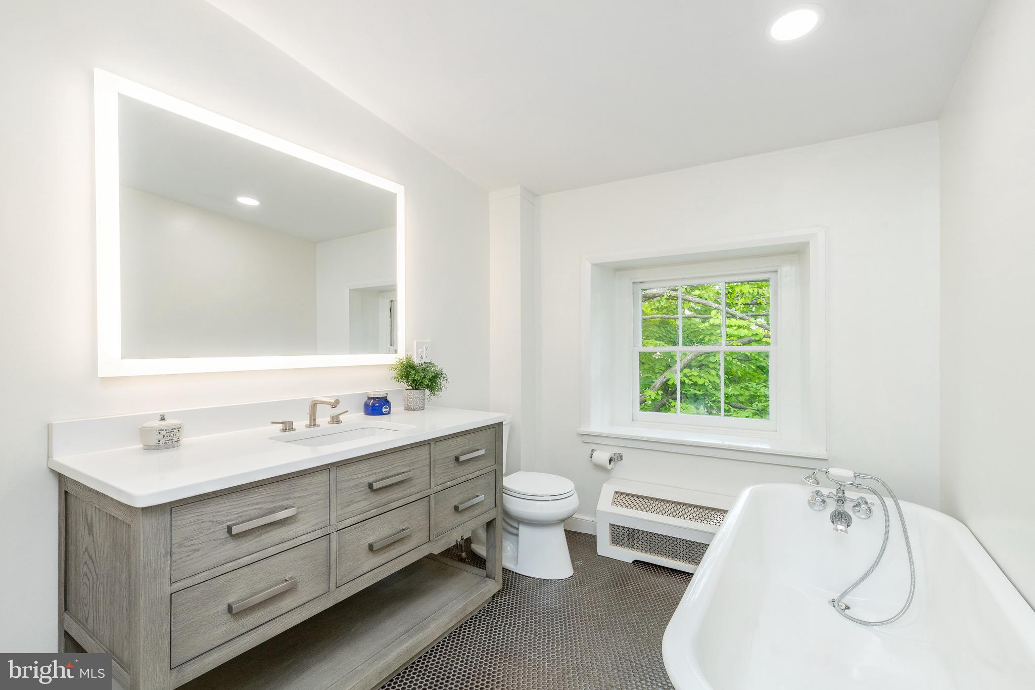 CHESTNUT HILL - Residential