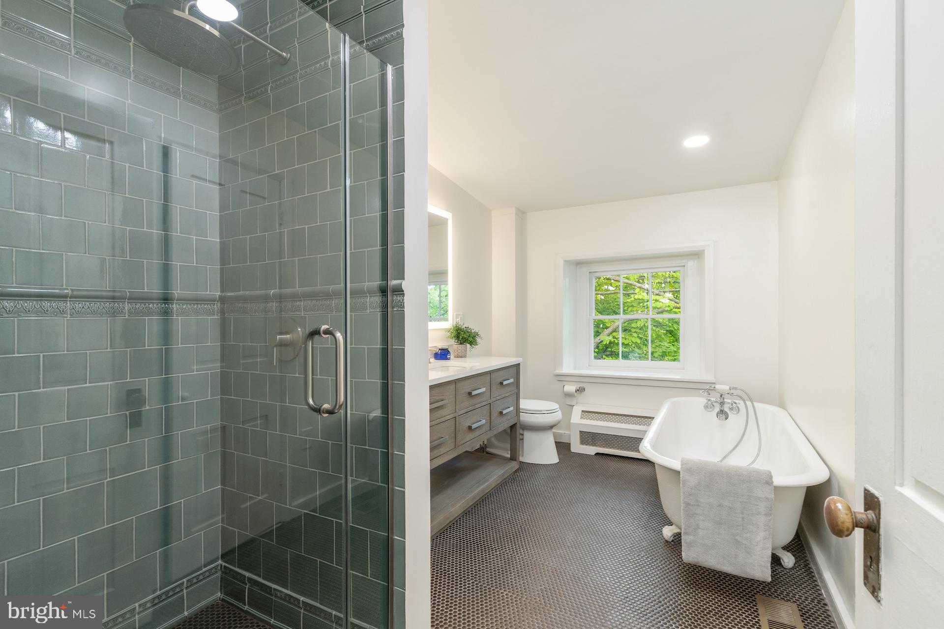 CHESTNUT HILL - Residential