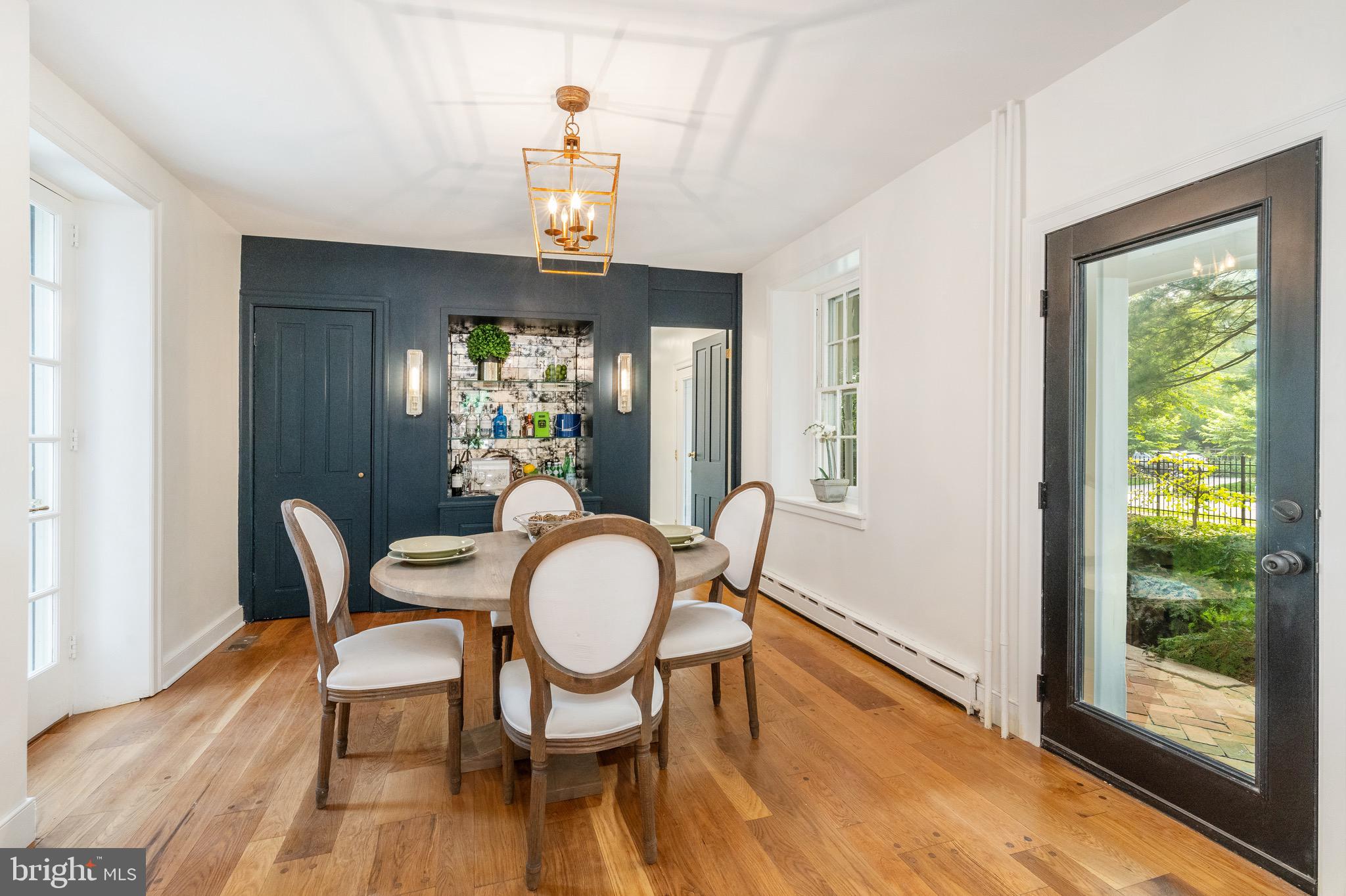 CHESTNUT HILL - Residential