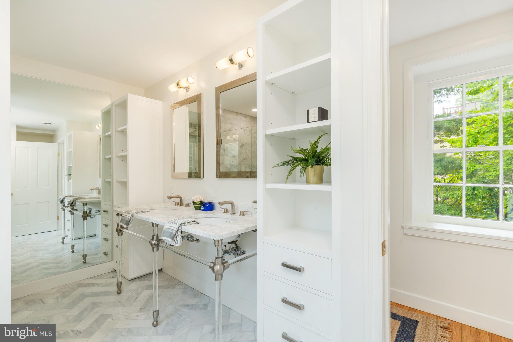 CHESTNUT HILL - Residential