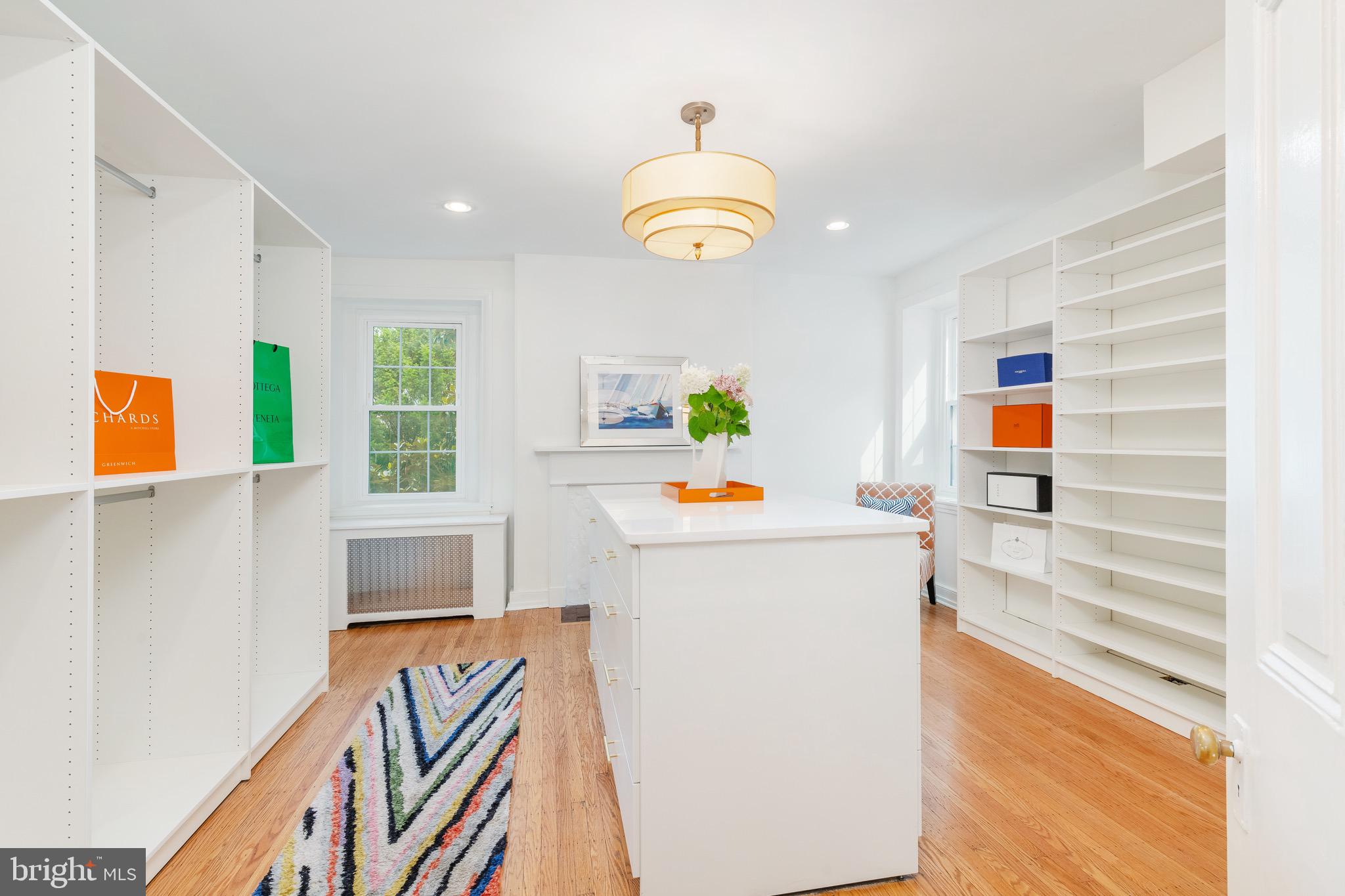 CHESTNUT HILL - Residential