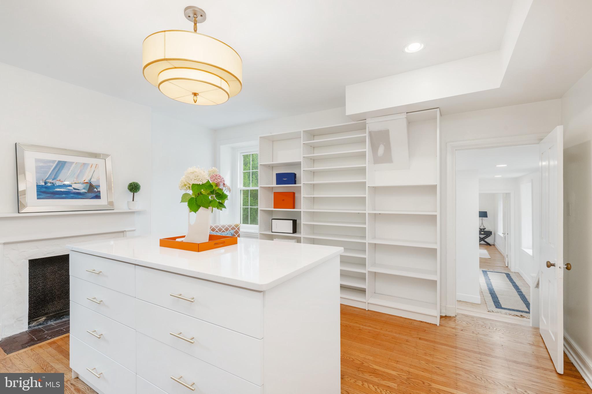 CHESTNUT HILL - Residential