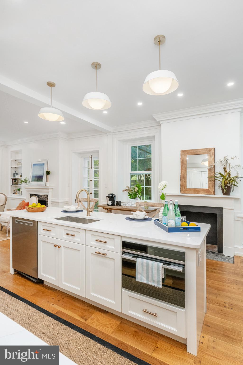 CHESTNUT HILL - Residential