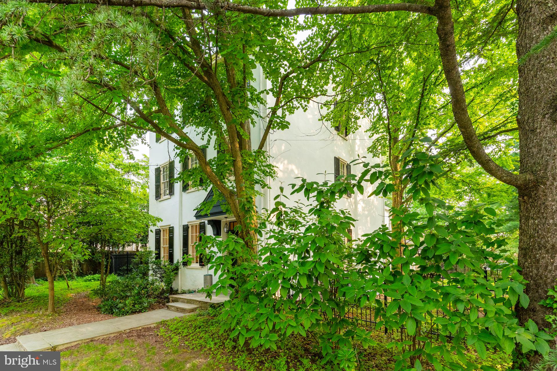 CHESTNUT HILL - Residential