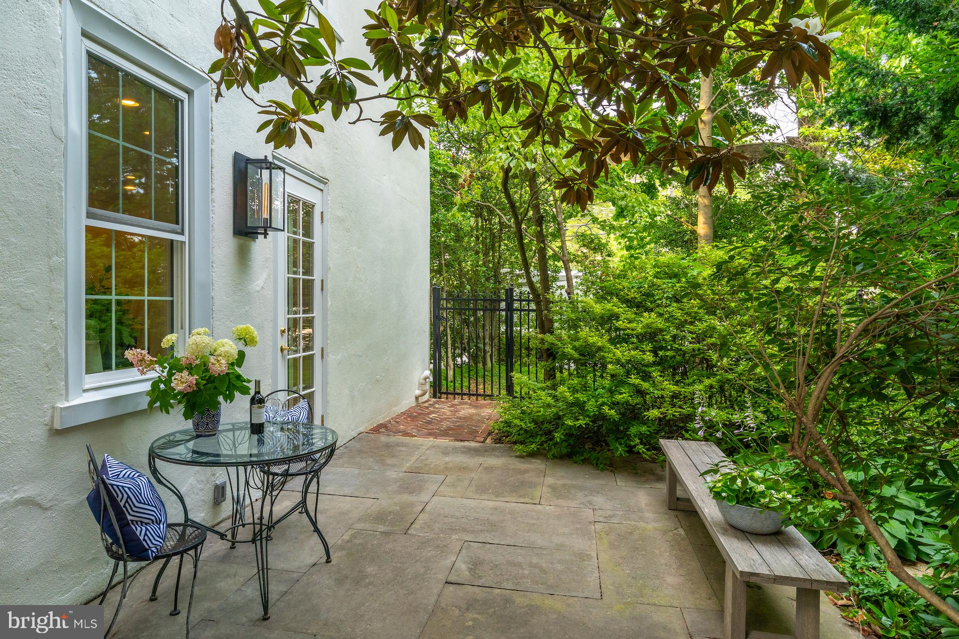 CHESTNUT HILL - Residential