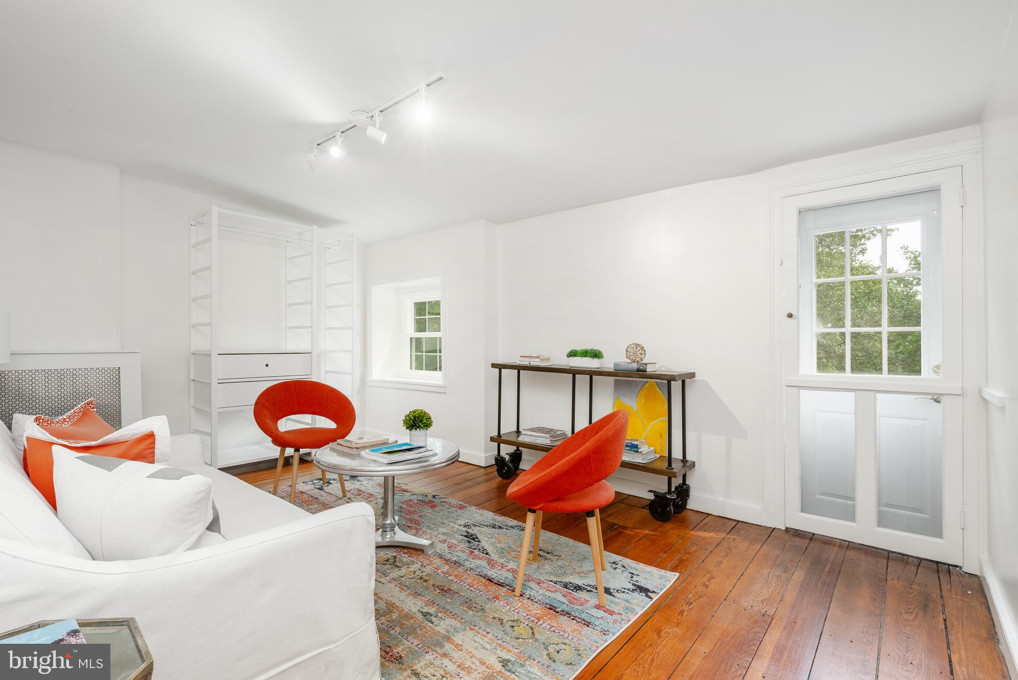 CHESTNUT HILL - Residential