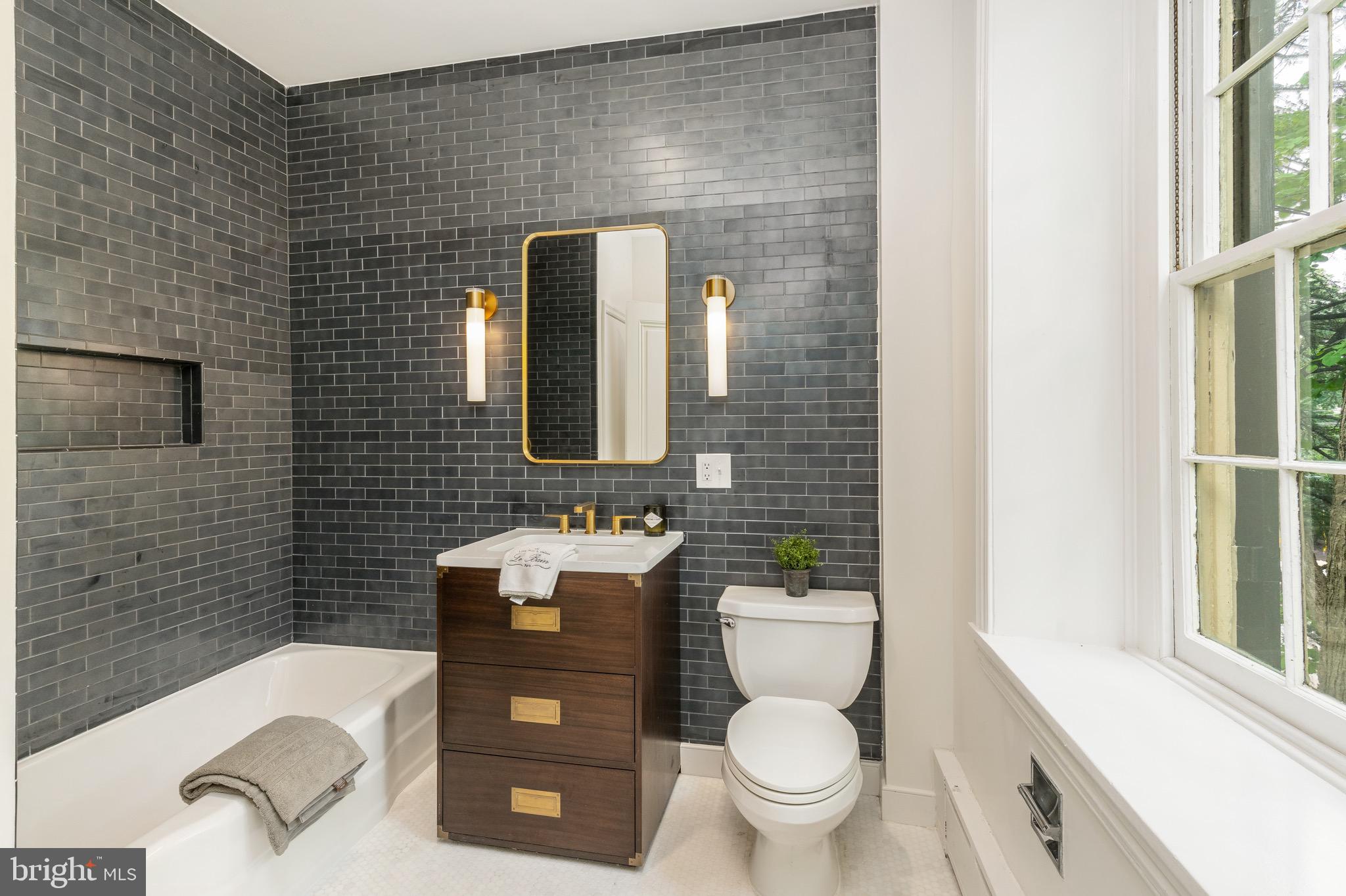 CHESTNUT HILL - Residential