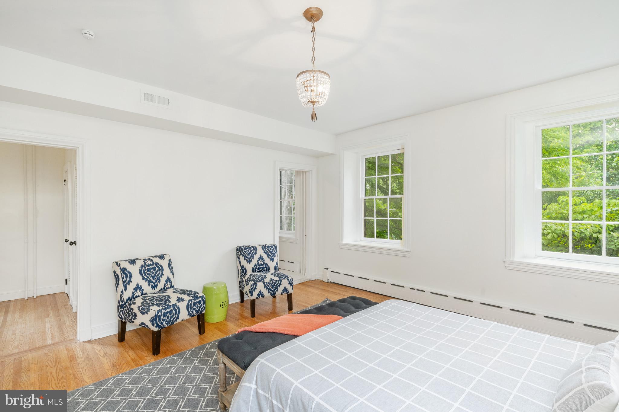 CHESTNUT HILL - Residential