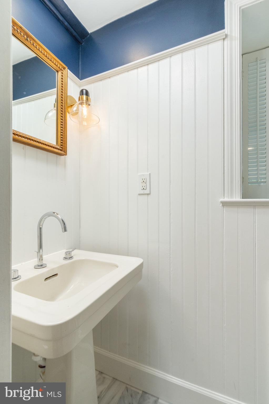 CHESTNUT HILL - Residential