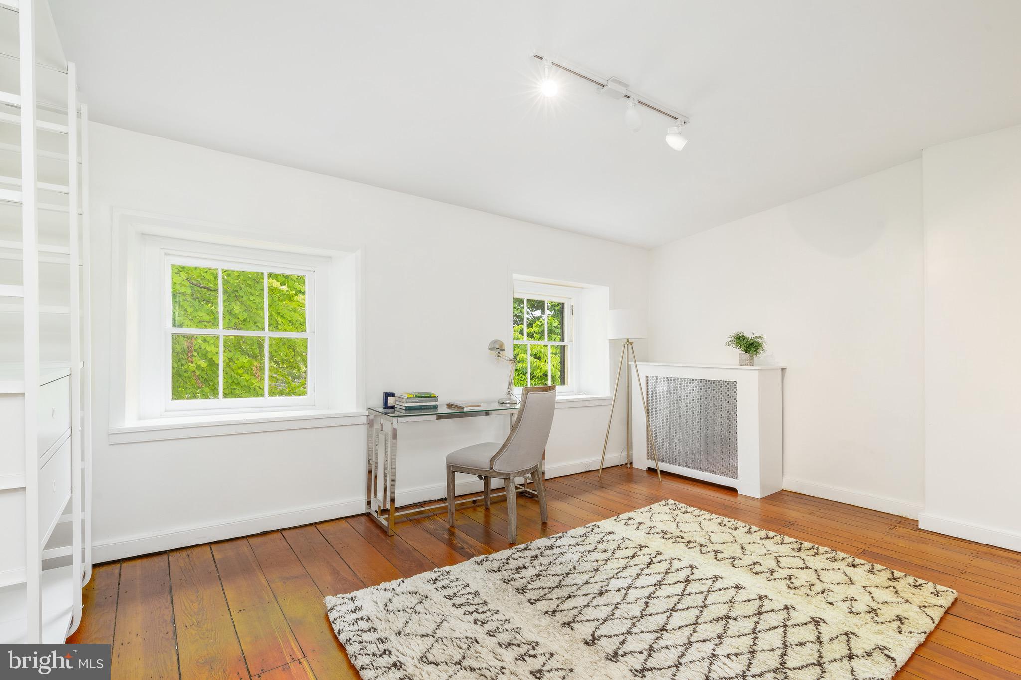 CHESTNUT HILL - Residential