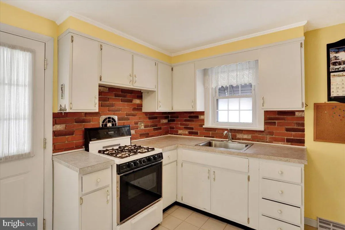 Reading, Pennsylvania 19605, United States, 3 Bedrooms Bedrooms, ,2 BathroomsBathrooms,Residential,Pending,93281