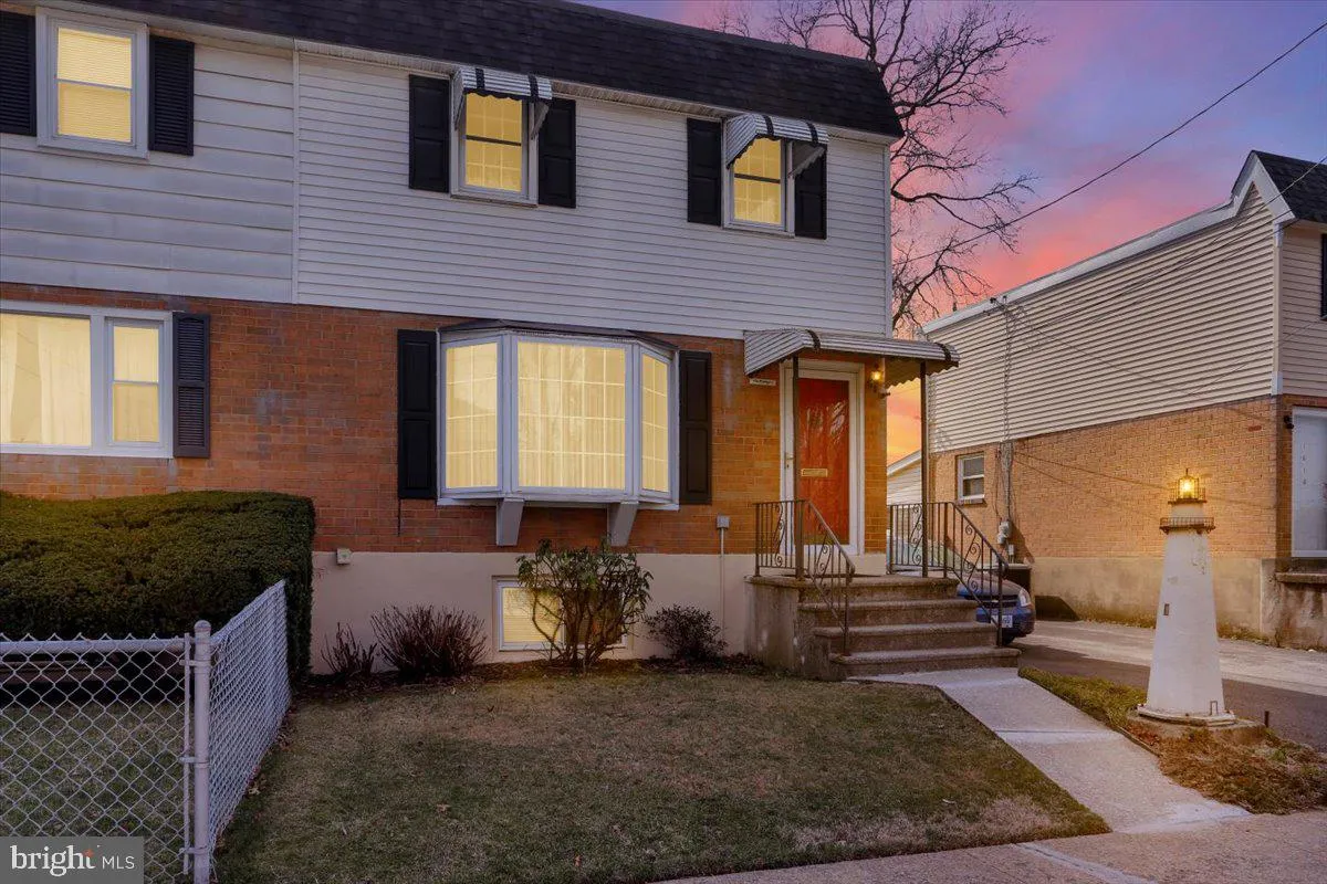 Reading, Pennsylvania 19605, United States, 3 Bedrooms Bedrooms, ,2 BathroomsBathrooms,Residential,Pending,93281