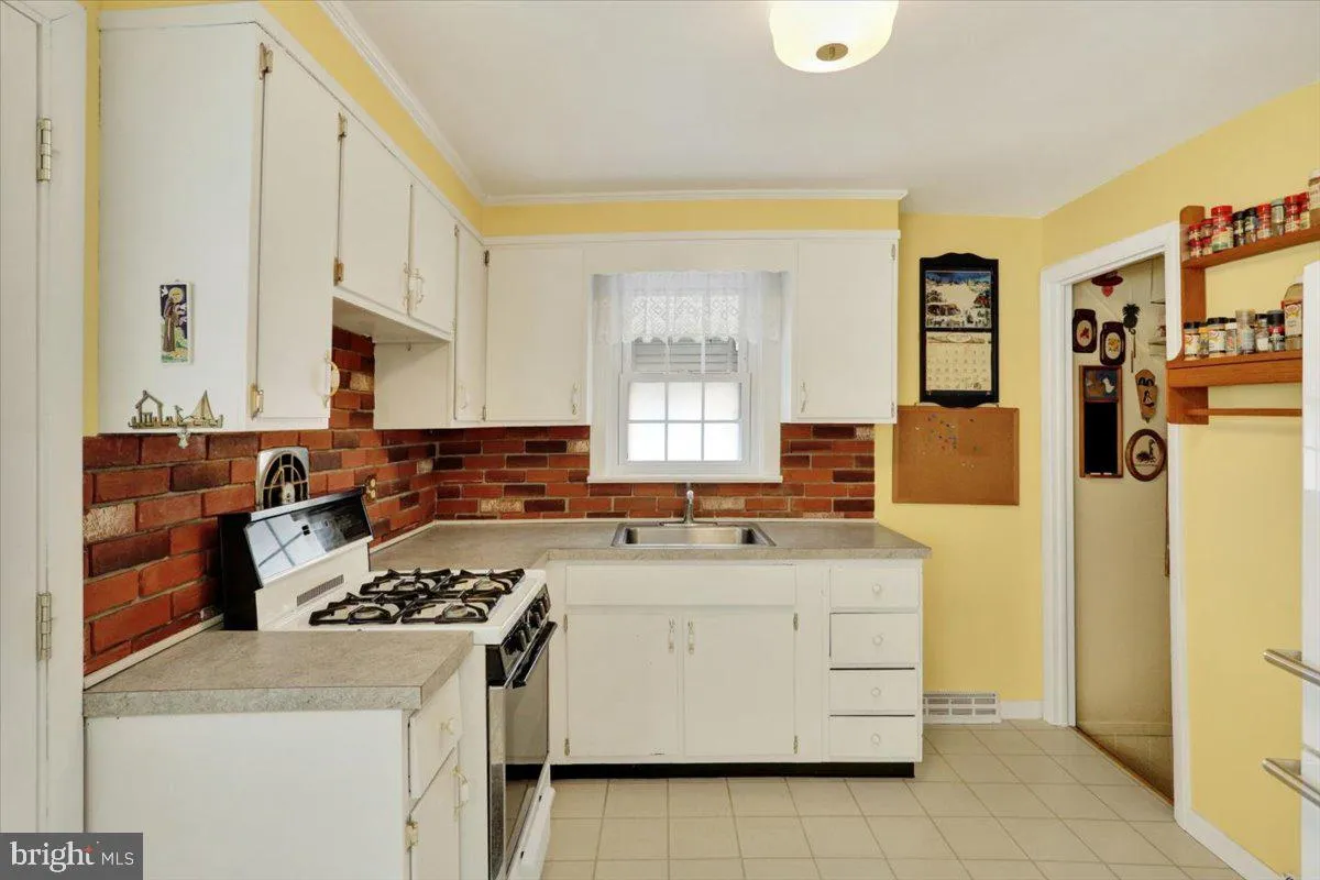 Reading, Pennsylvania 19605, United States, 3 Bedrooms Bedrooms, ,2 BathroomsBathrooms,Residential,Pending,93281