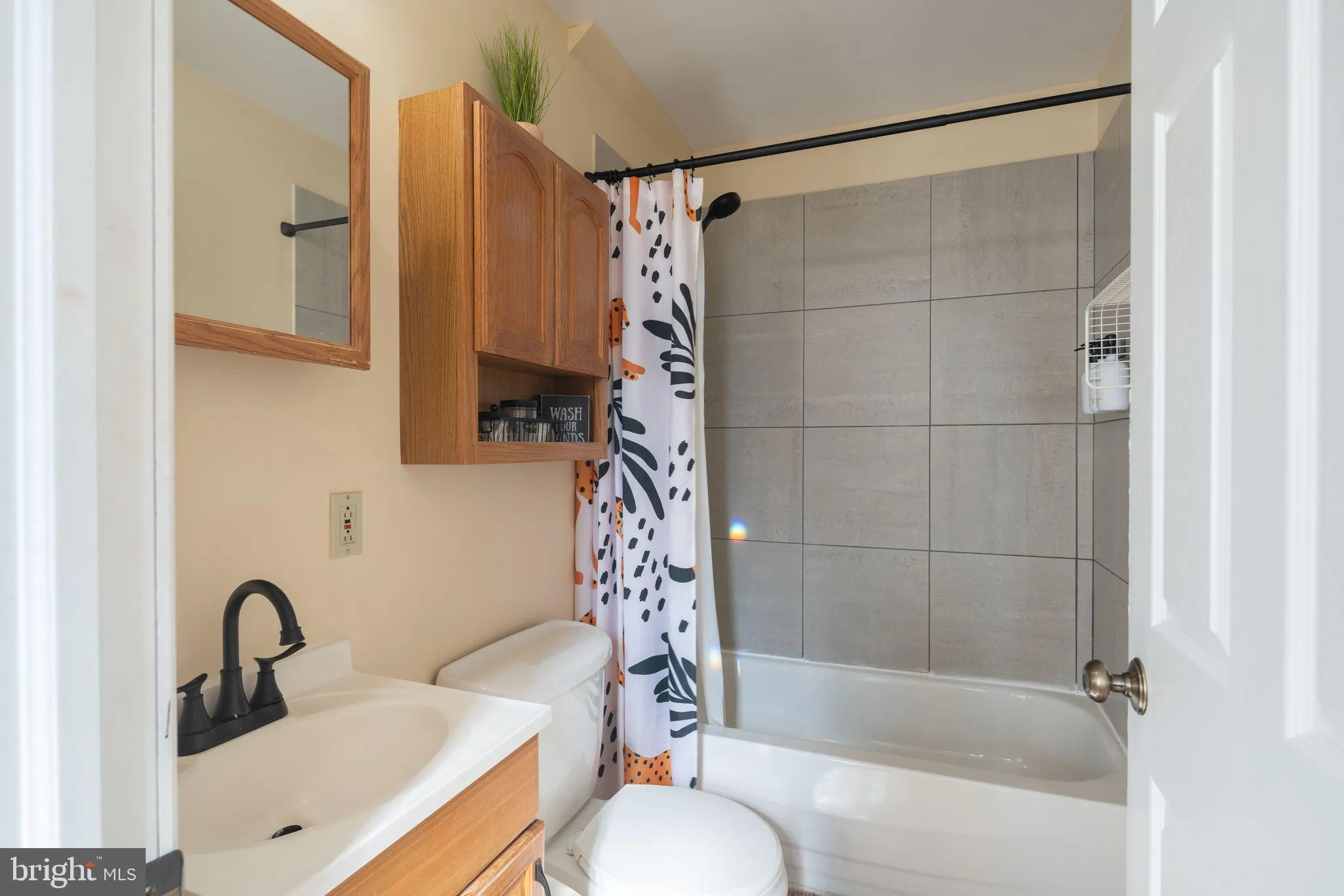 Philadelphia, Pennsylvania 19130, United States, 2 Bedrooms Bedrooms, ,1 BathroomBathrooms,Residential,Active,89849