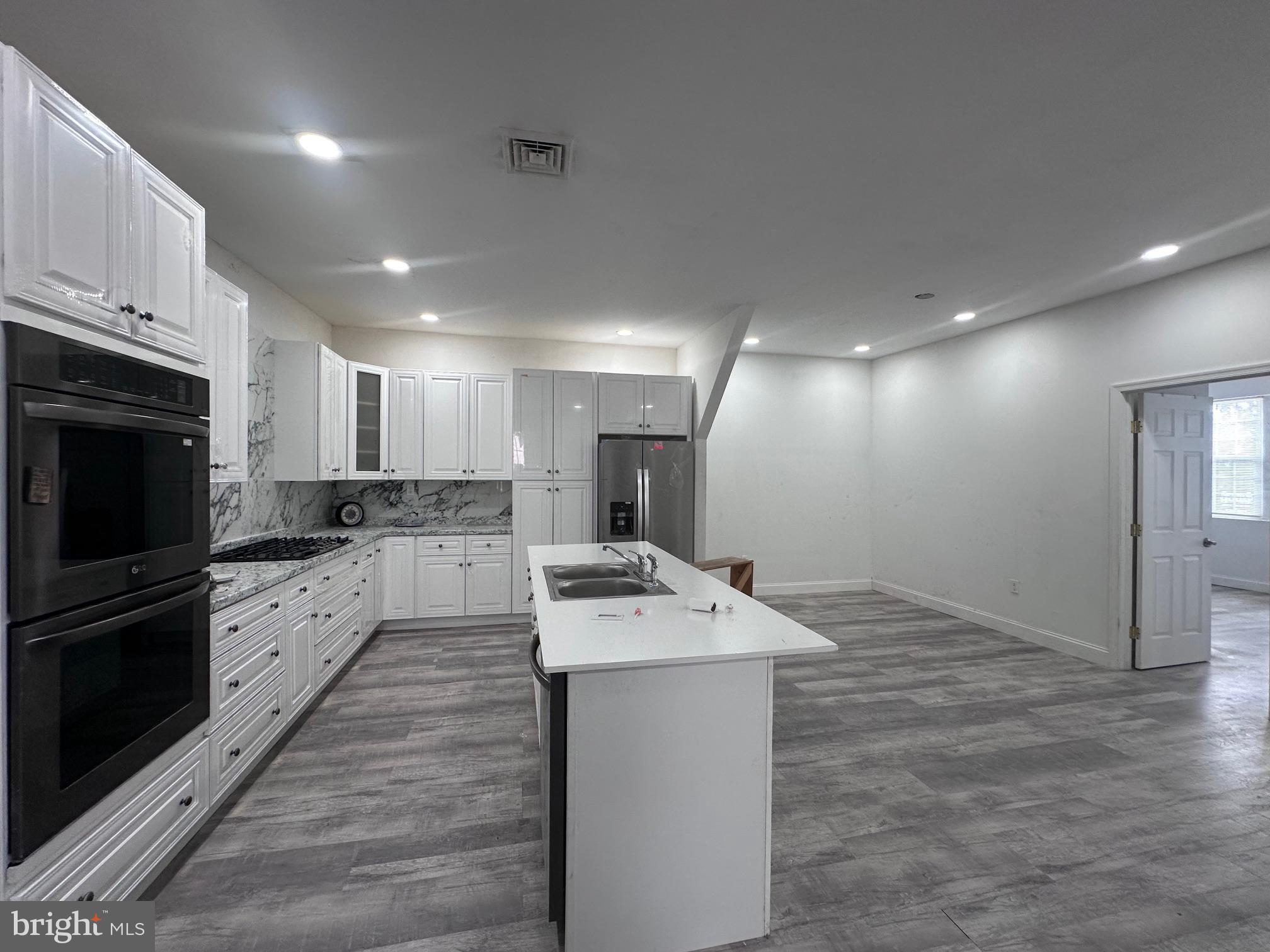 DOWNTOWN LANCASTER - Commercial Lease