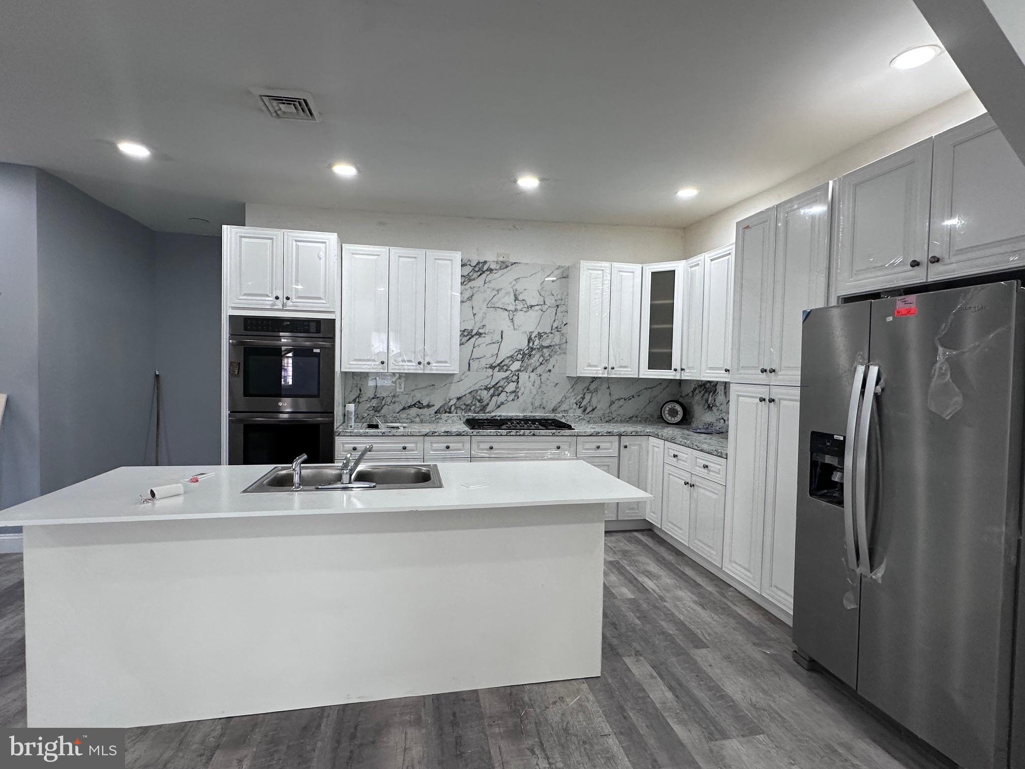 DOWNTOWN LANCASTER - Commercial Lease