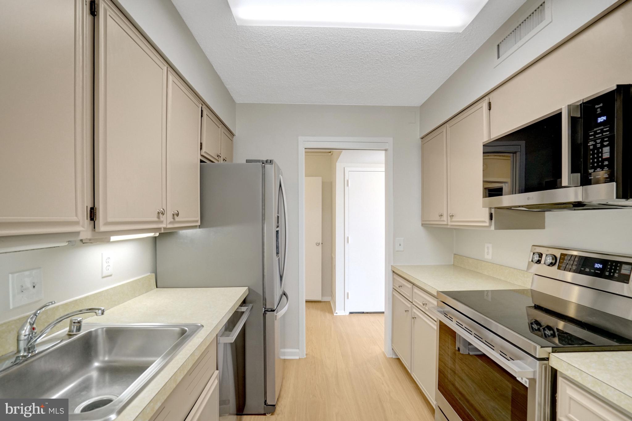 3800 FAIRFAX DRIVE 807