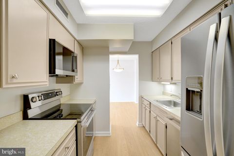 Photo of 3800 Fairfax Drive #807, ARLINGTON, VA 22203 (MLS # VAAR2071818)