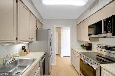 Photo of 3800 Fairfax Drive #807, ARLINGTON, VA 22203 (MLS # VAAR2071818)