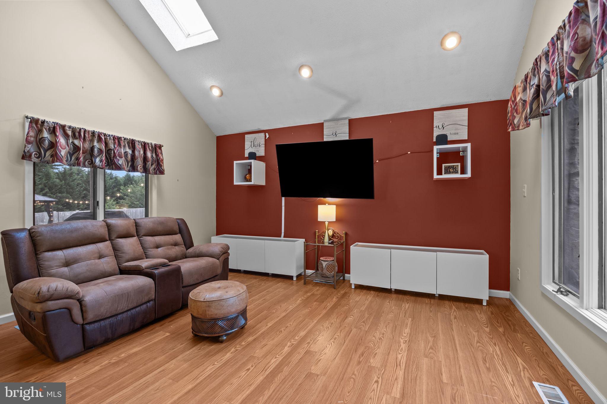963 HUNT DRIVE