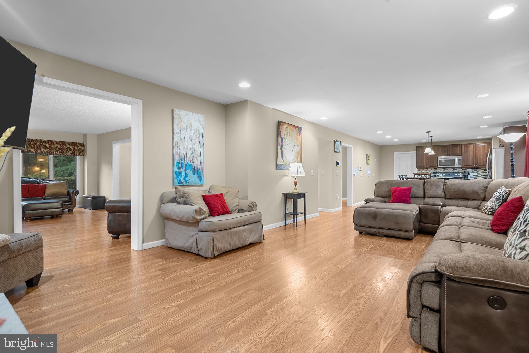 MAKEFIELD RIDGE - Residential