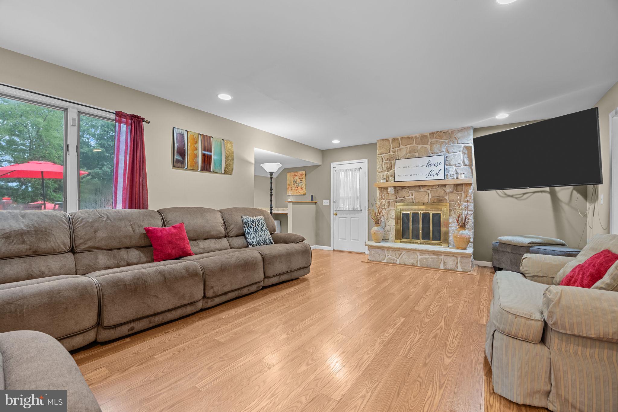 MAKEFIELD RIDGE - Residential