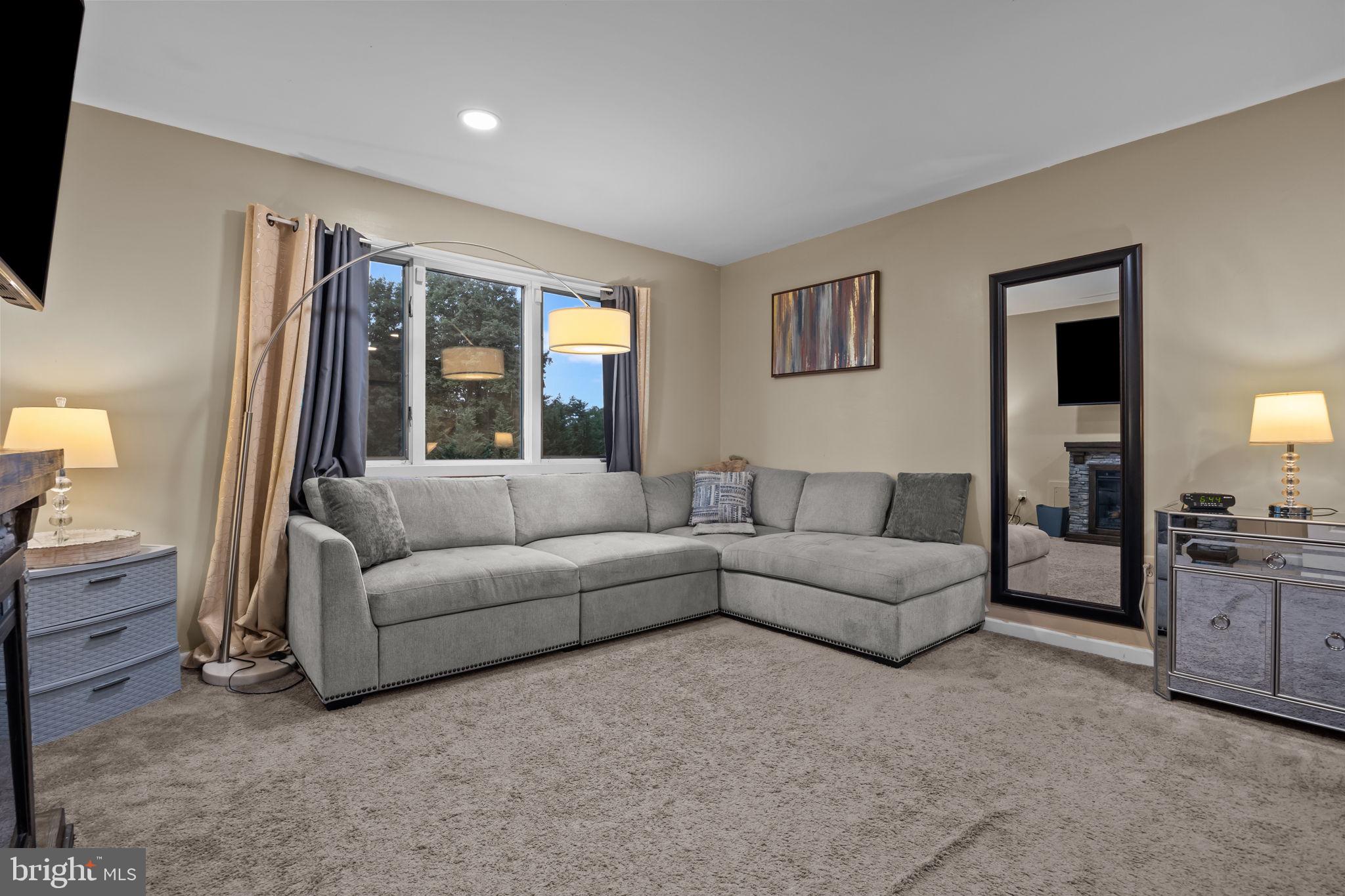 MAKEFIELD RIDGE - Residential