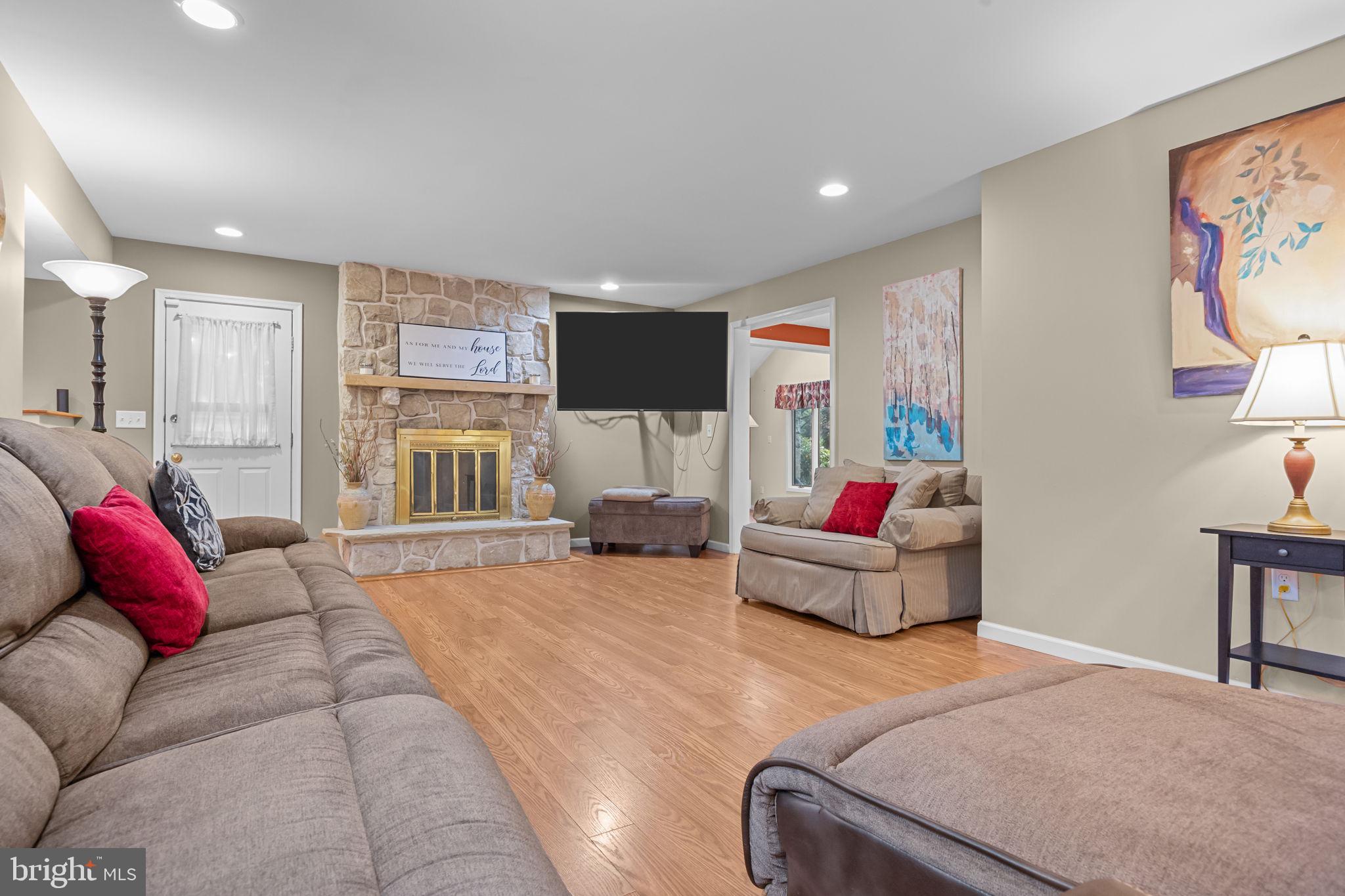 MAKEFIELD RIDGE - Residential