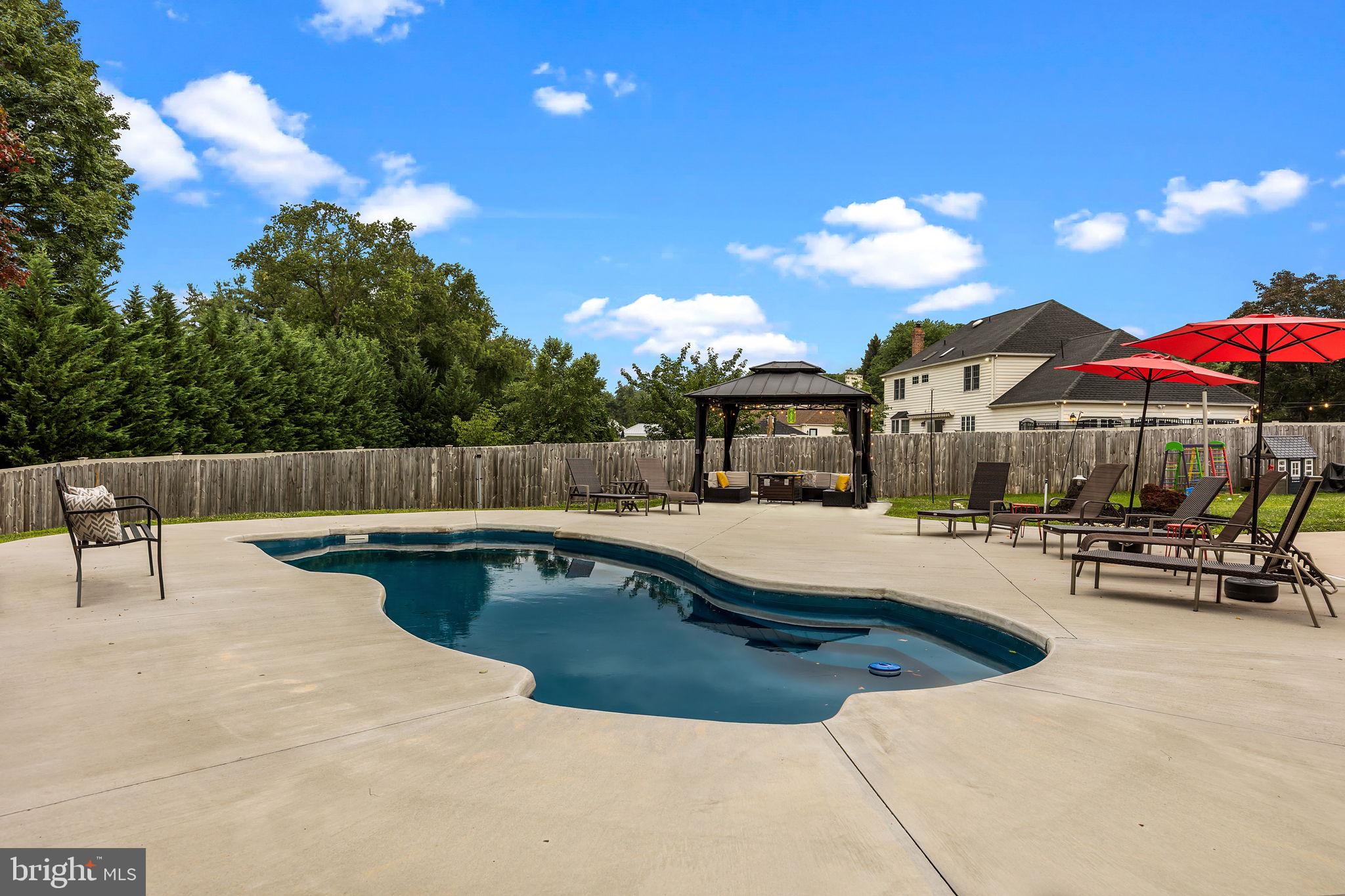 MAKEFIELD RIDGE - Residential