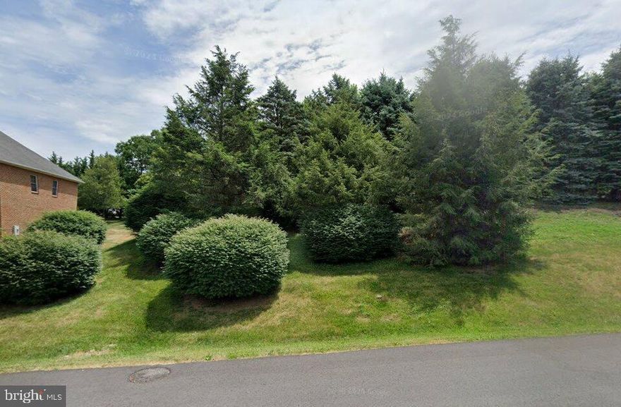 Build your dream home on this lot in the prestigious sought after Black Rock Estates.  Close to shopping, and medical services Walk to Black Rock Golf Course. Adjoining lot, 11007 Sani Ln, also available.