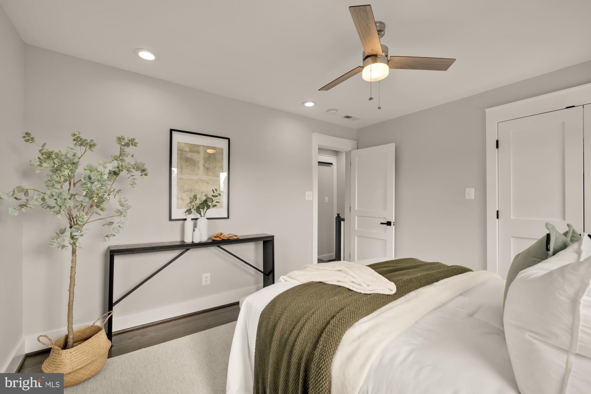 JEFFERSON MANOR - Residential