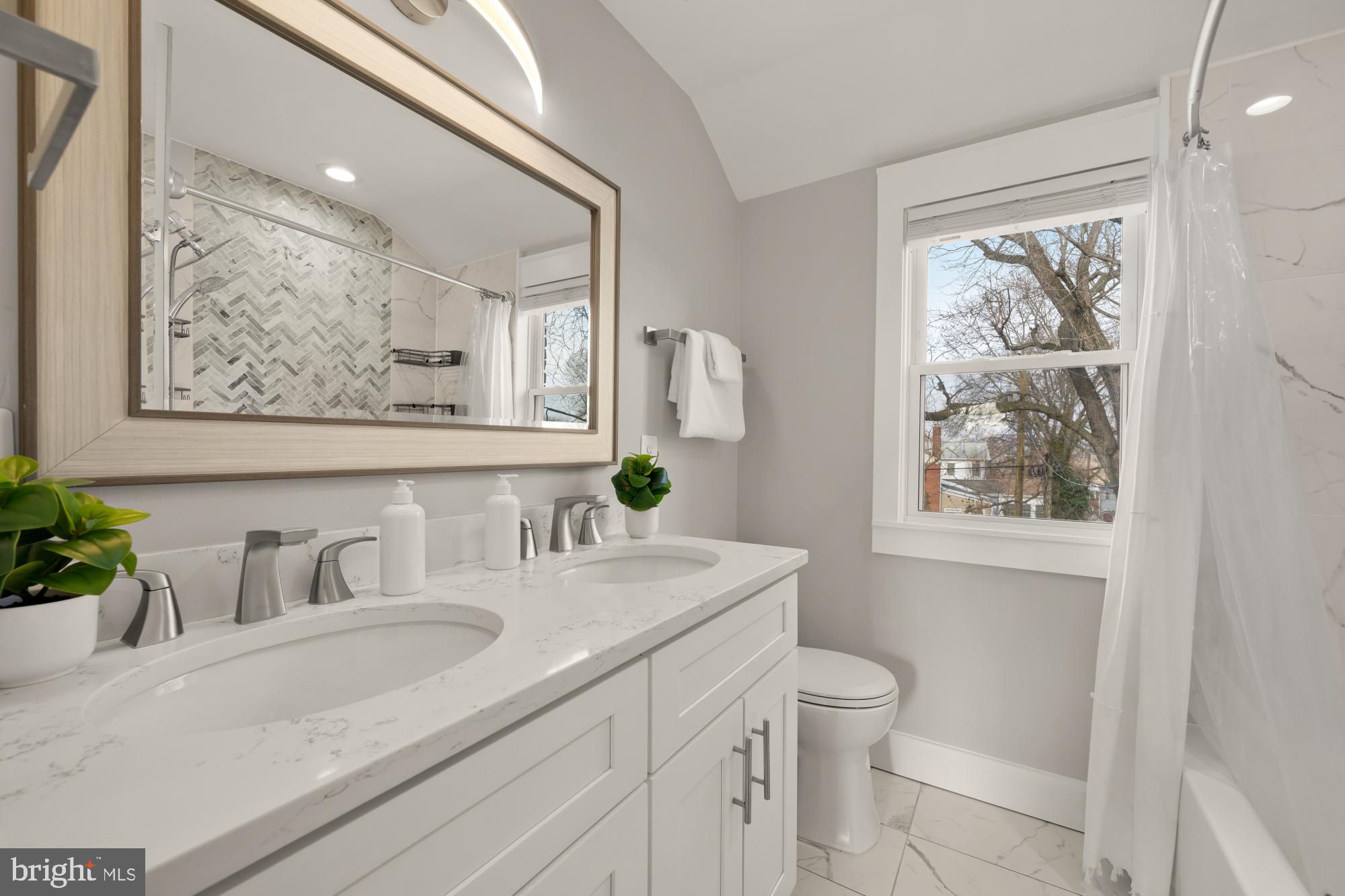 JEFFERSON MANOR - Residential