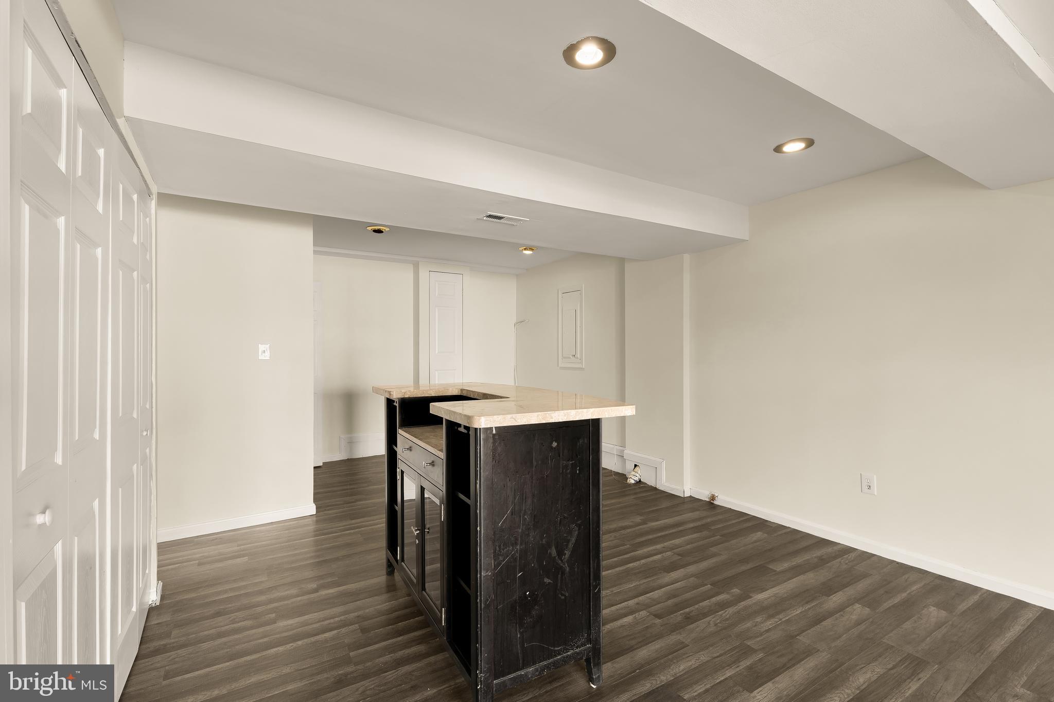 CENTRAL HILLS - Residential