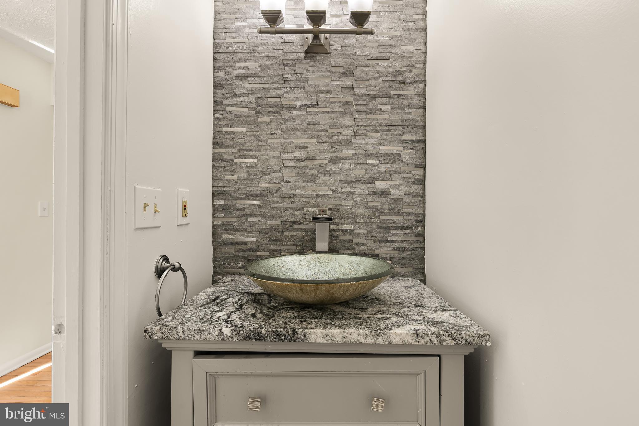 970 CENTRAL HILLS LANE