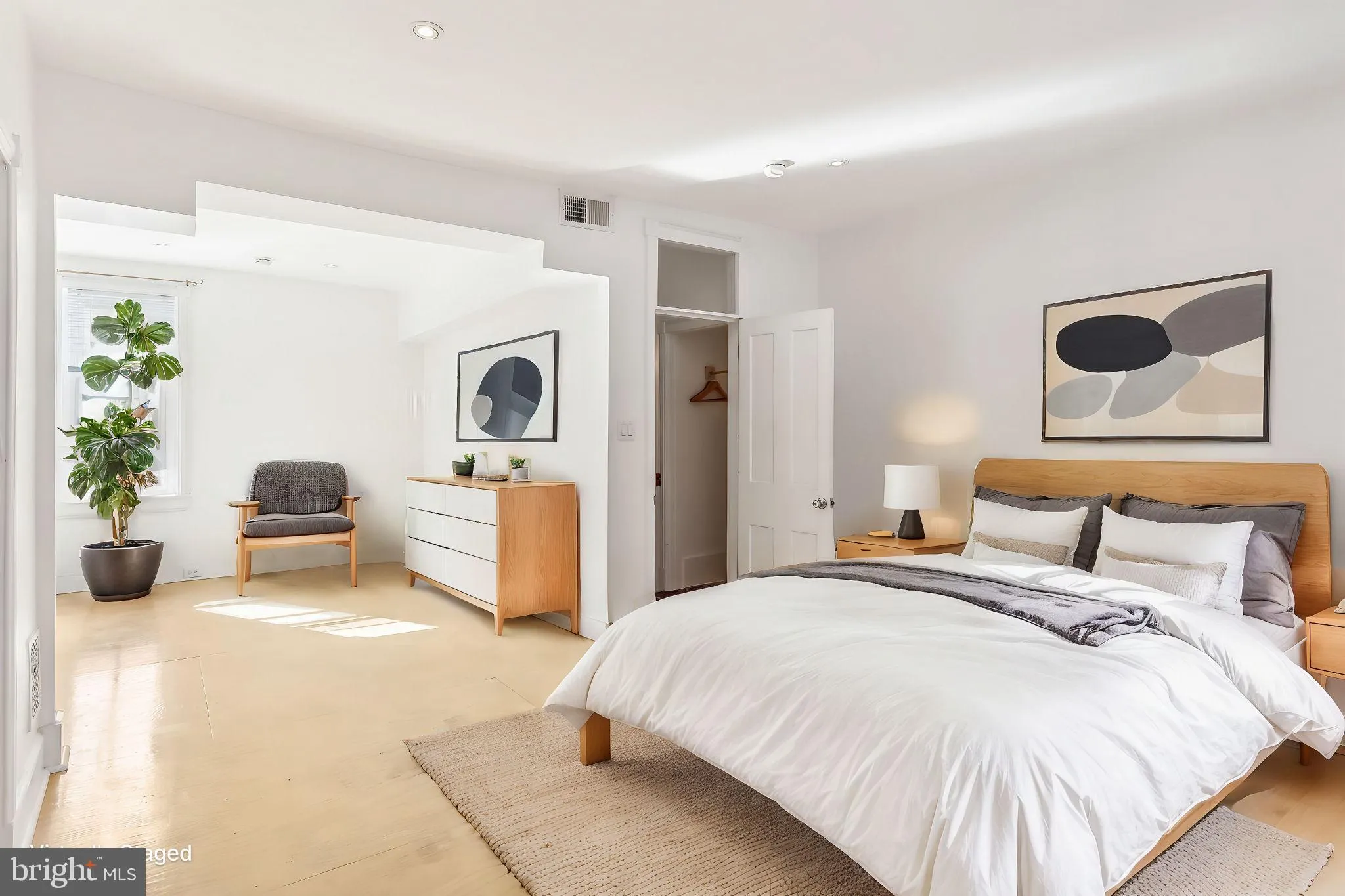 Philadelphia, Pennsylvania 19130, United States, ,Commercial,Active,30727