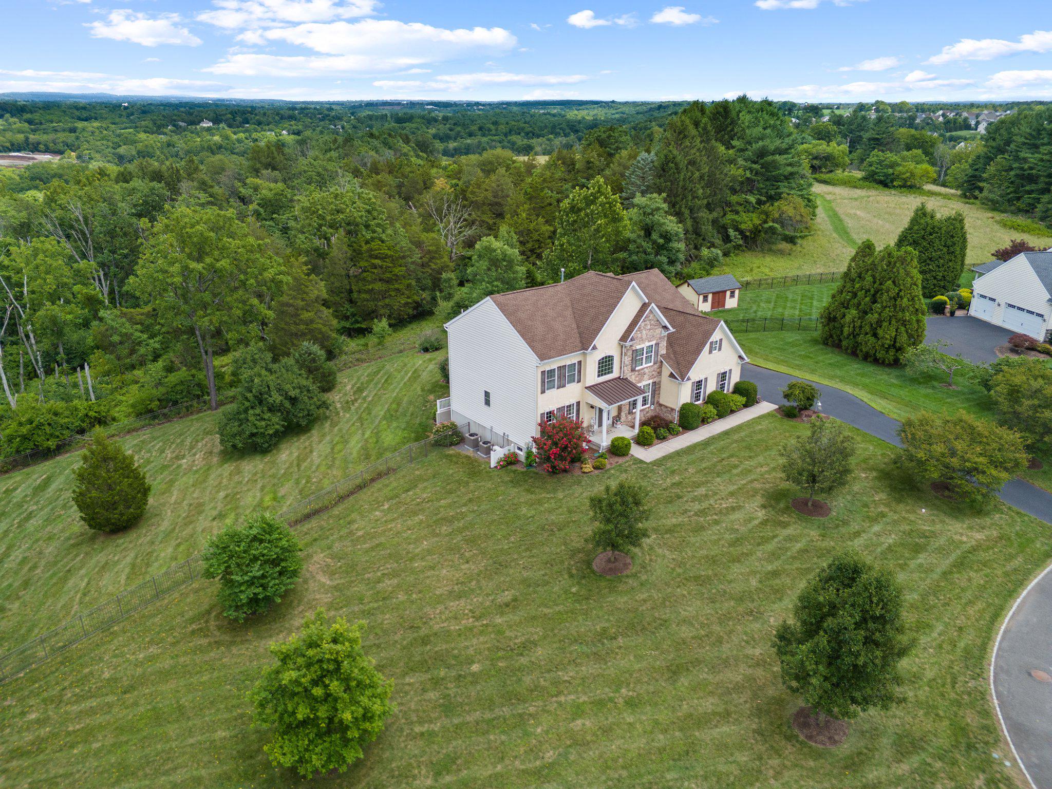 2124 ARBORDALE CIRCLE
