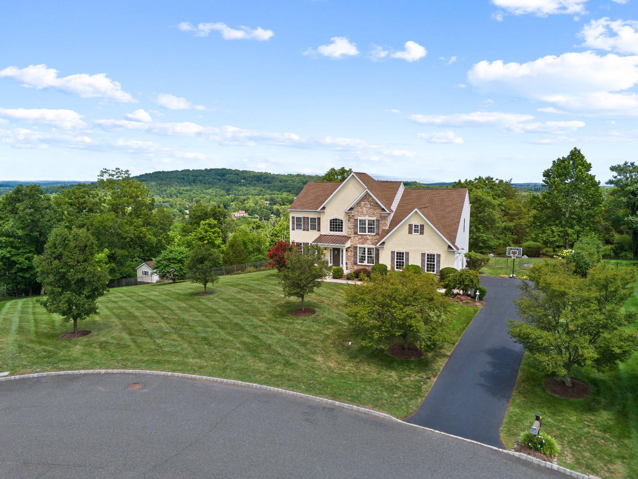 2124 ARBORDALE CIRCLE