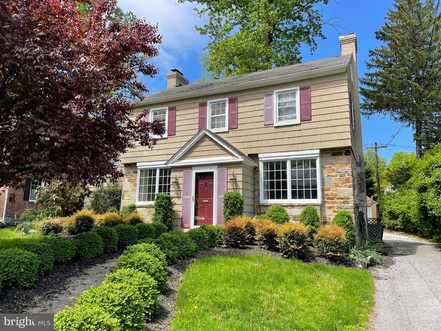 Listed and sold simultaneously. Foreclosure which was resold to investor. Will be renovated. 5 bedrooms. 4 finished levels. Near the pool. Garage.