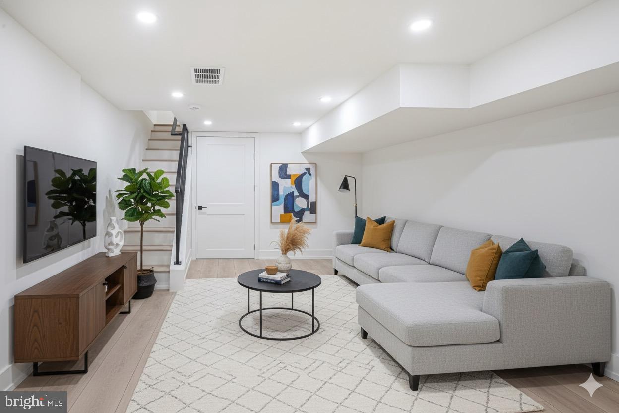 LOWER MOYAMENSING - Residential