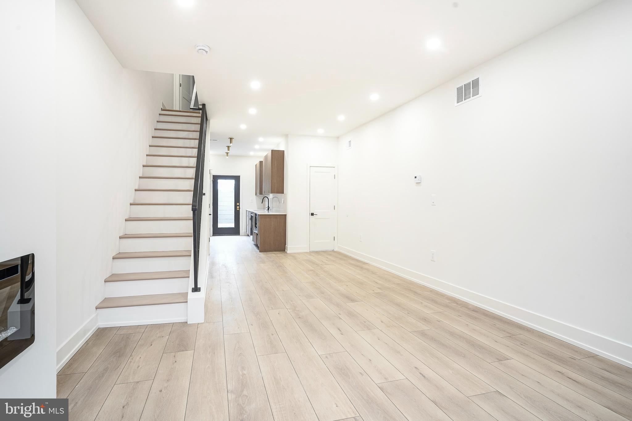 LOWER MOYAMENSING - Residential