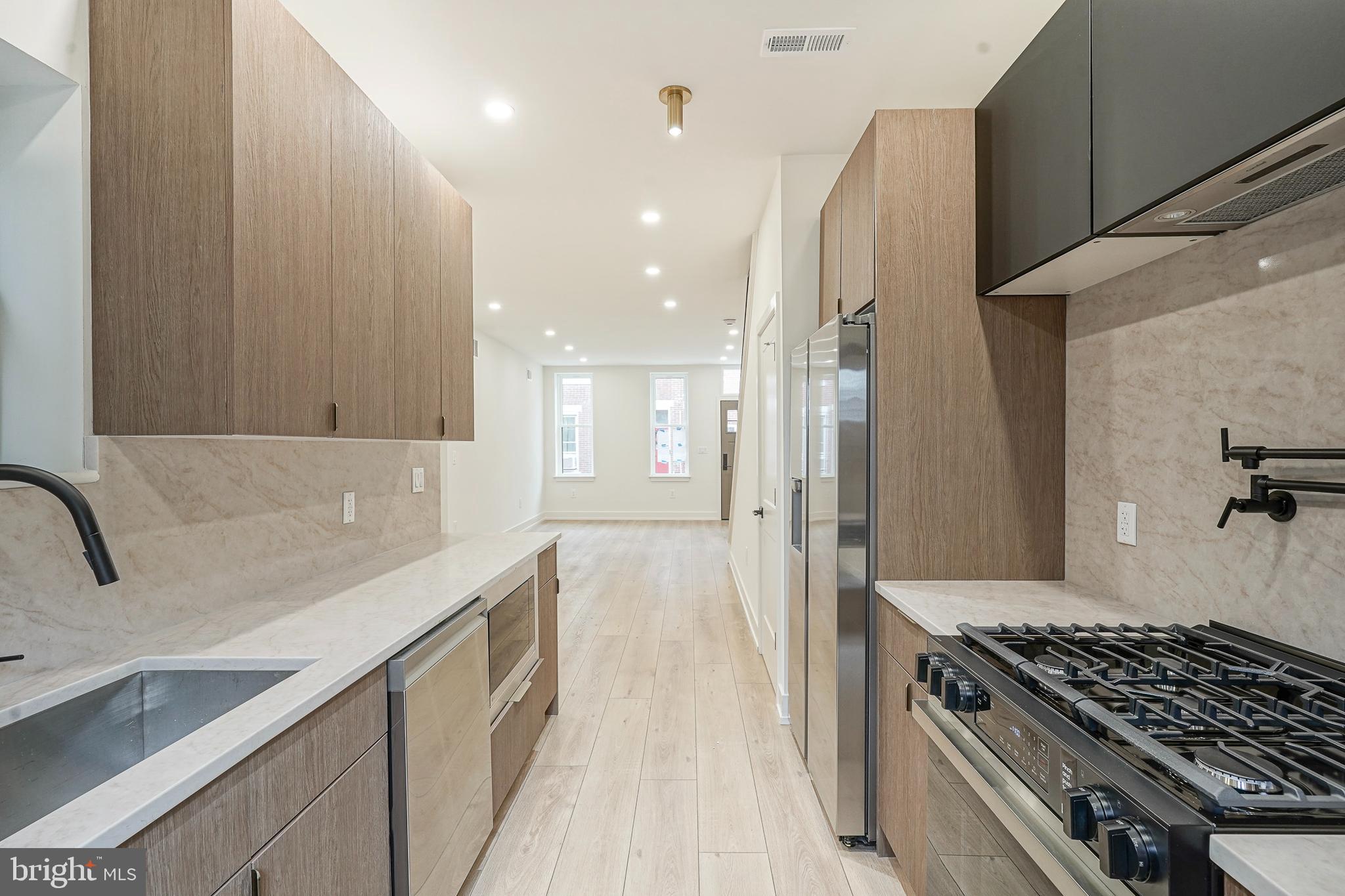 LOWER MOYAMENSING - Residential