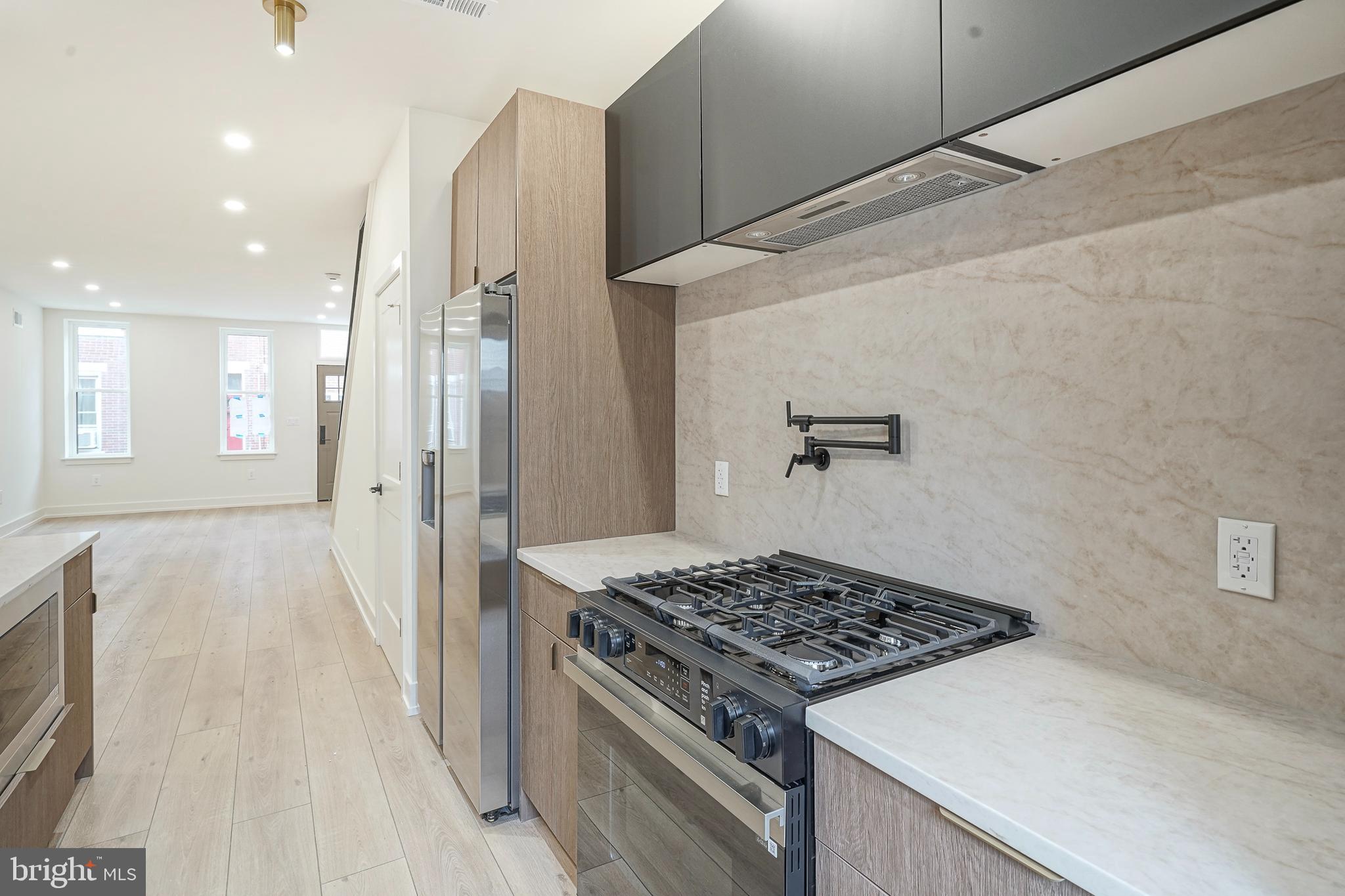 LOWER MOYAMENSING - Residential