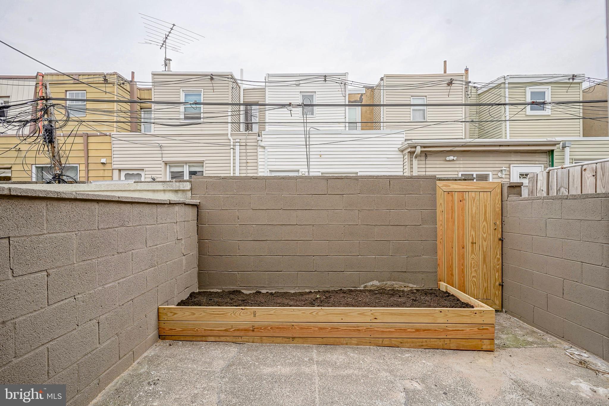 LOWER MOYAMENSING - Residential