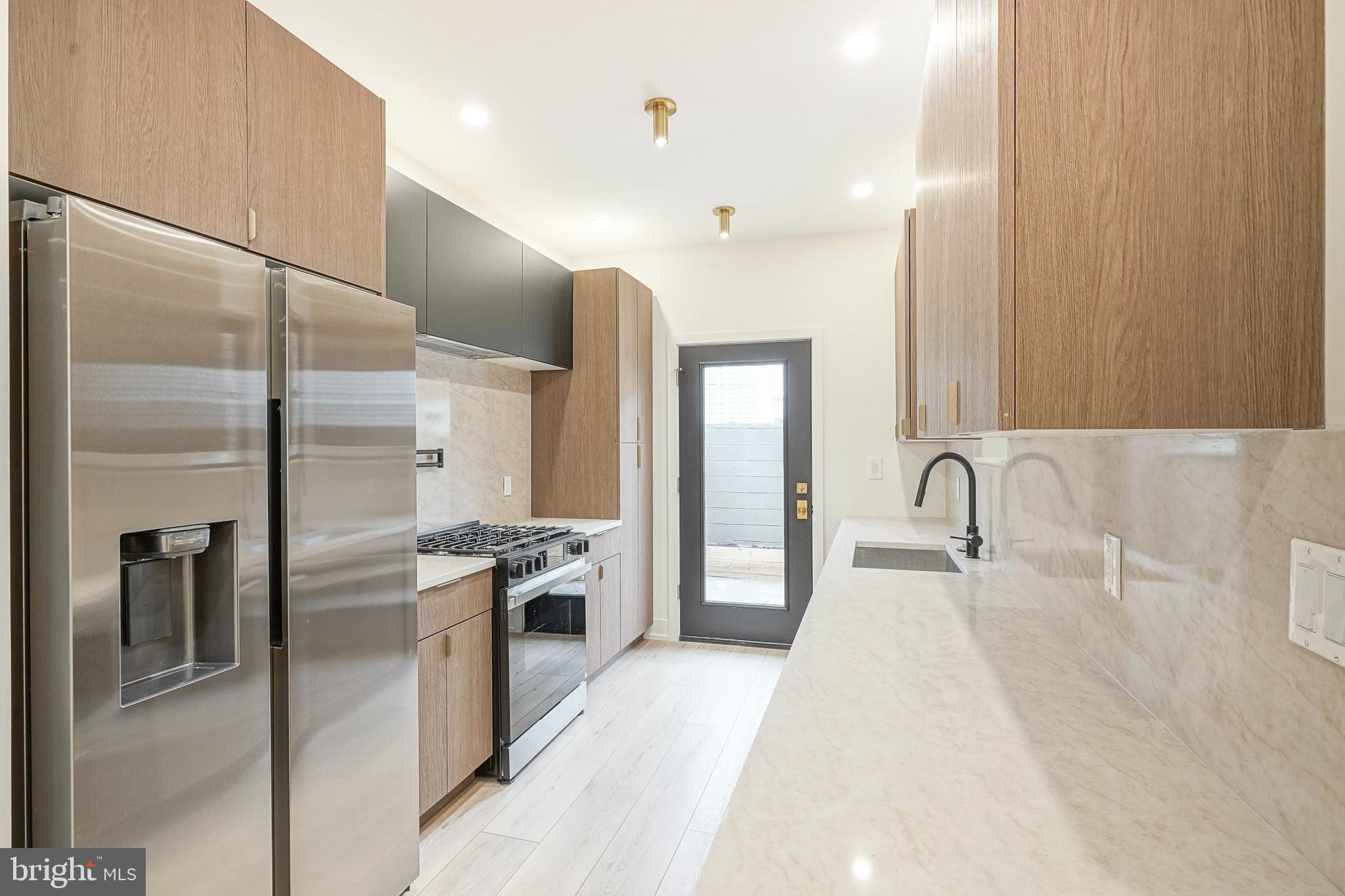 LOWER MOYAMENSING - Residential