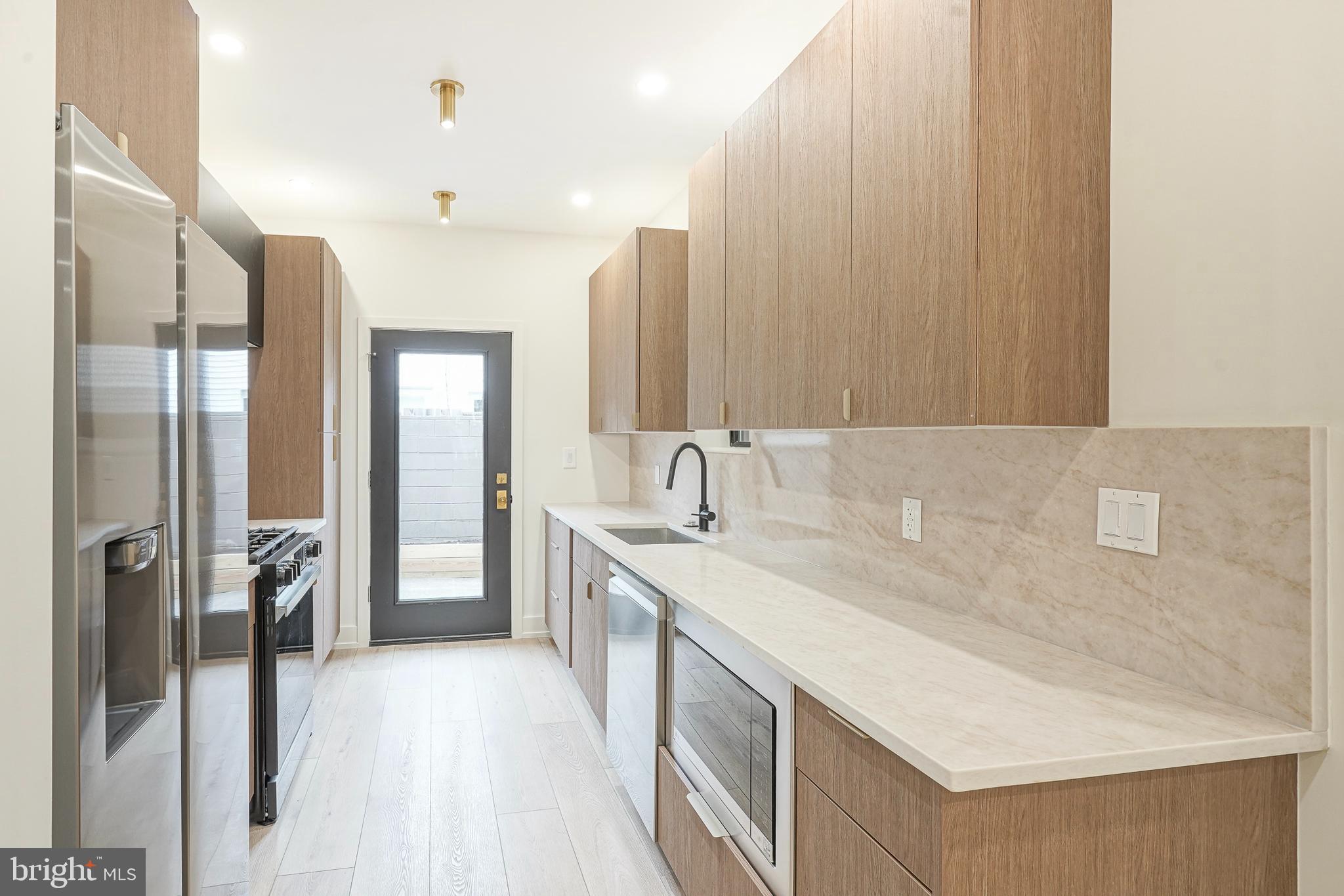 LOWER MOYAMENSING - Residential