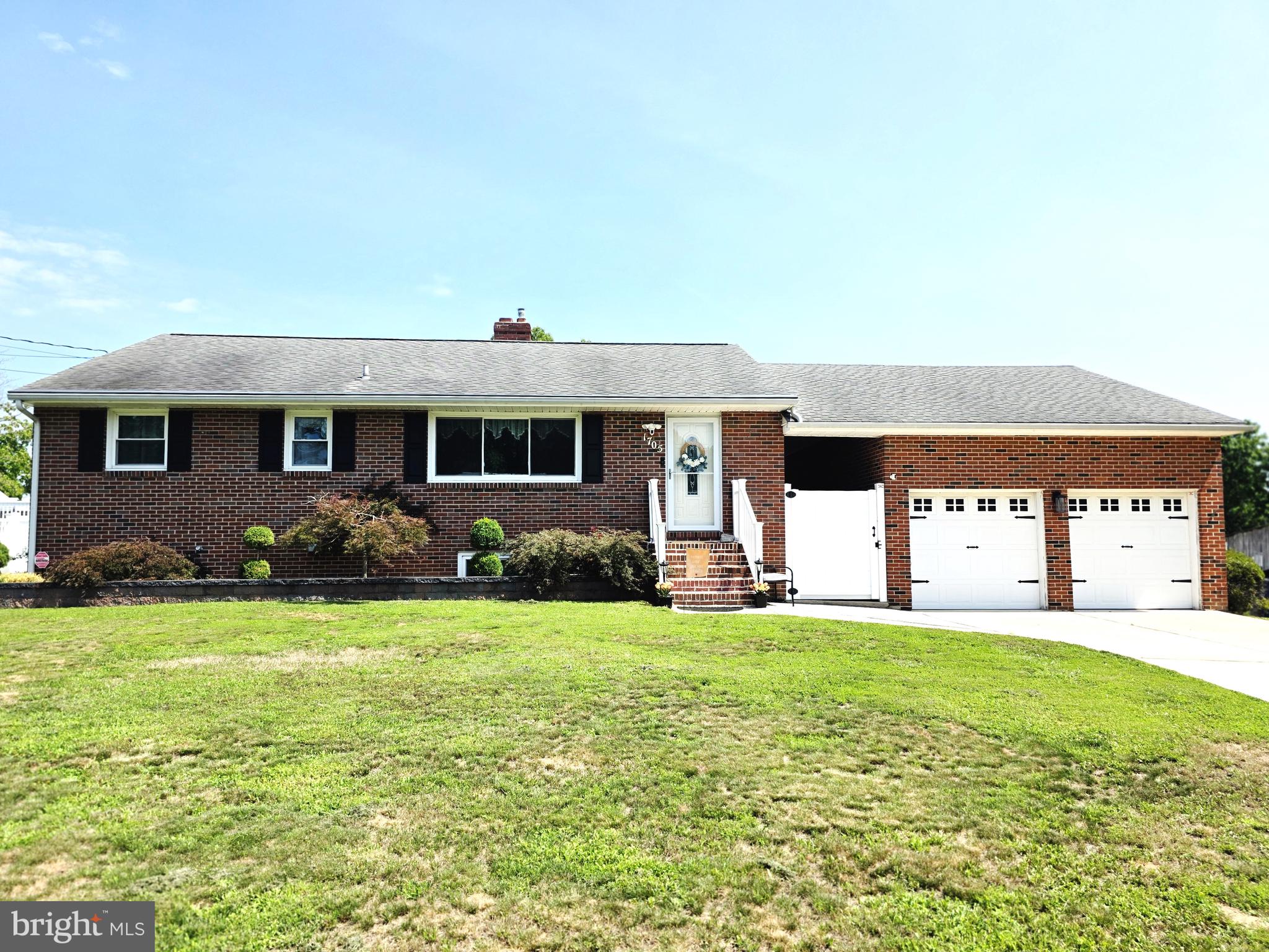 1705 S RIDING LANE