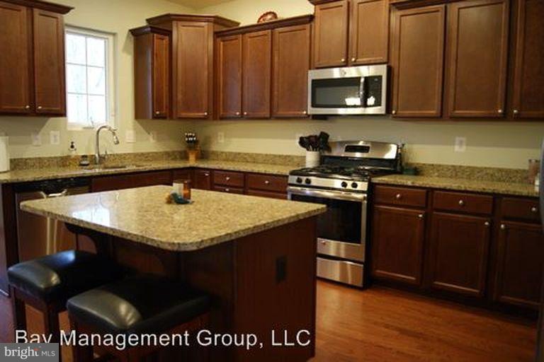 STONEHOUSE RUN - Residential Lease