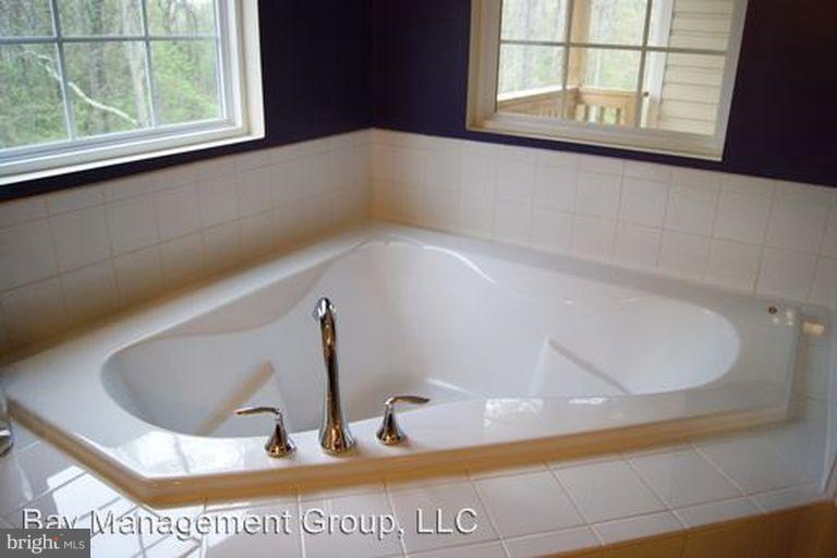 STONEHOUSE RUN - Residential Lease