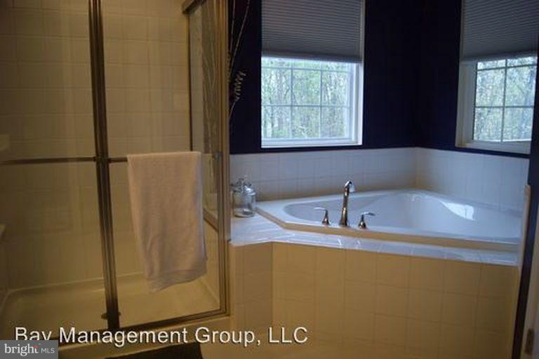 STONEHOUSE RUN - Residential Lease